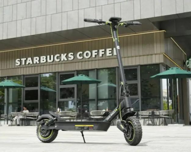 Прокатит с ветерком 150 кг богатыря. Британский производитель isinwheel выпустил электрический скутер-внедорожник S 10 MAX / Авто и транспорт / iXBT Live