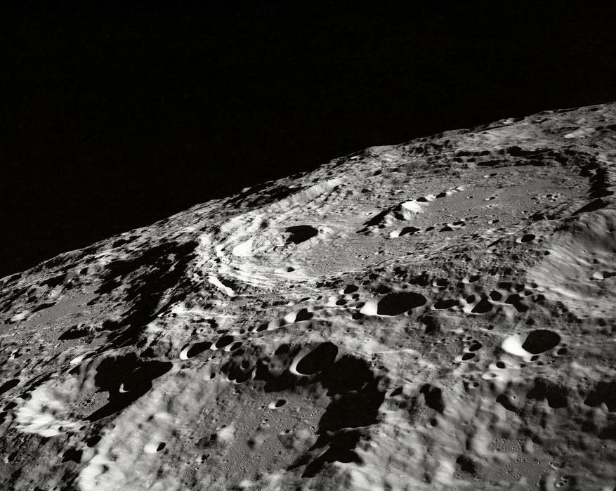 Марсоход миссии Chandrayaan-3 обнаружил древний лунный кратер, который старше бассейна Южный полюс-Эйткен / Наука и космос / iXBT Live